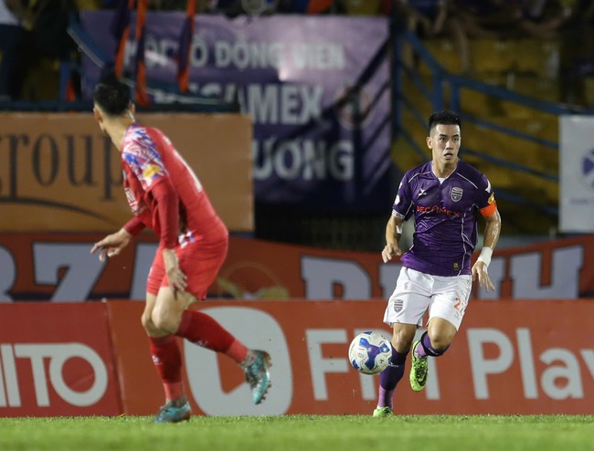 Tiến Linh lại tỏa sáng giúp Bình Dương đại thắng, Thanh Hóa đánh chiếm ngôi đầu V-League - Ảnh 1.