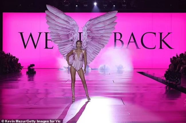 Victoria's Secret Fashion Show 2024 bị chỉ trích "màn diễn nhàm chán nhất từ trước đến nay" - Ảnh 4.