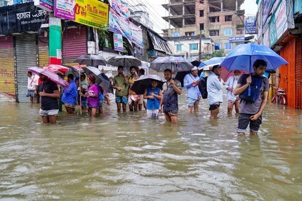 Lũ lụt nghiêm trọng tại Ấn Độ và Bangladesh - Ảnh 1.